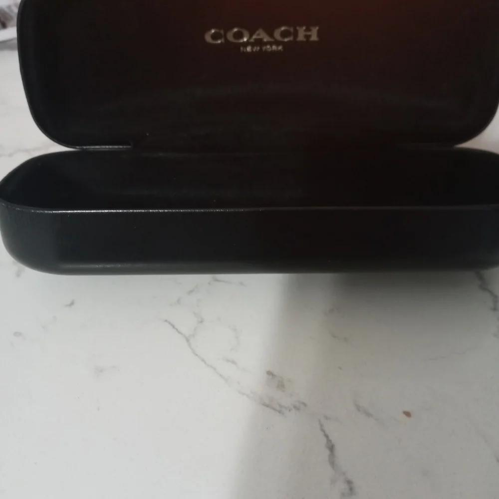 Coach Clamshell Hard Case Eyeglass/Sunglass Velvet lined case w Logo